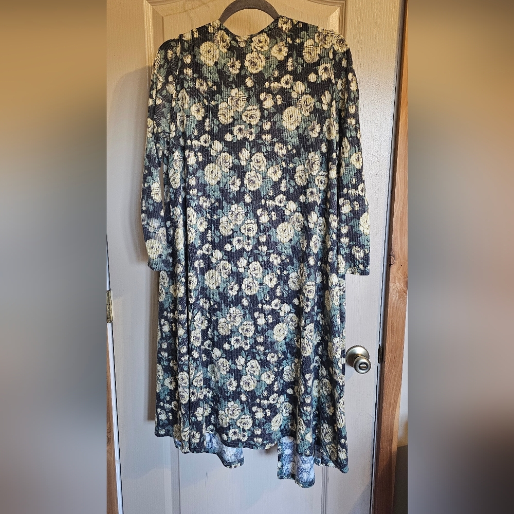 Lularoe Floral Sarah Duster Medium Cardigan - Picture 4 of 4